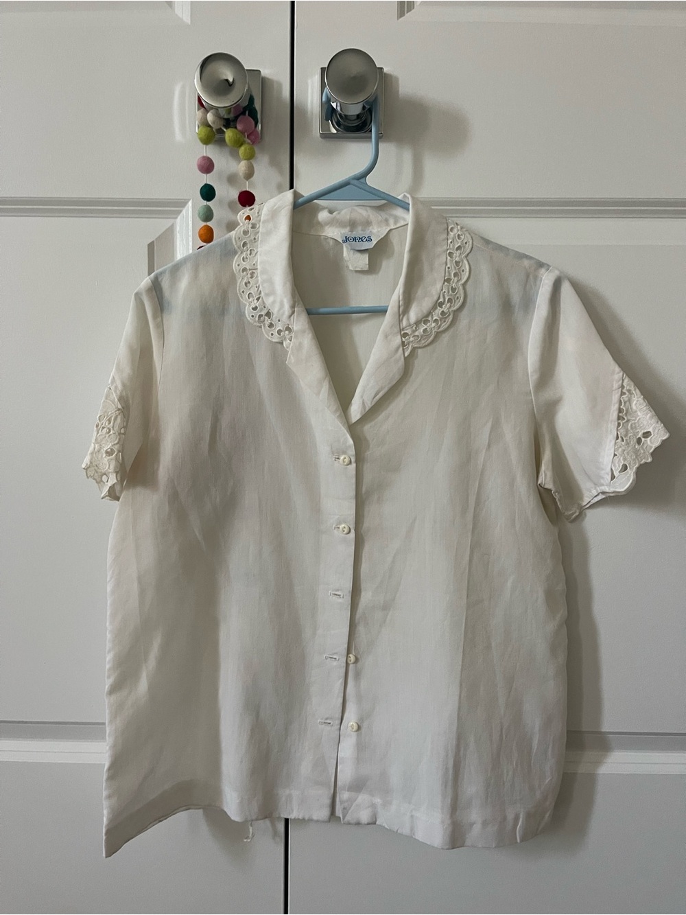 Jones White Short Sleeve Button-Up Blouse with Delicate Lace Around Collar